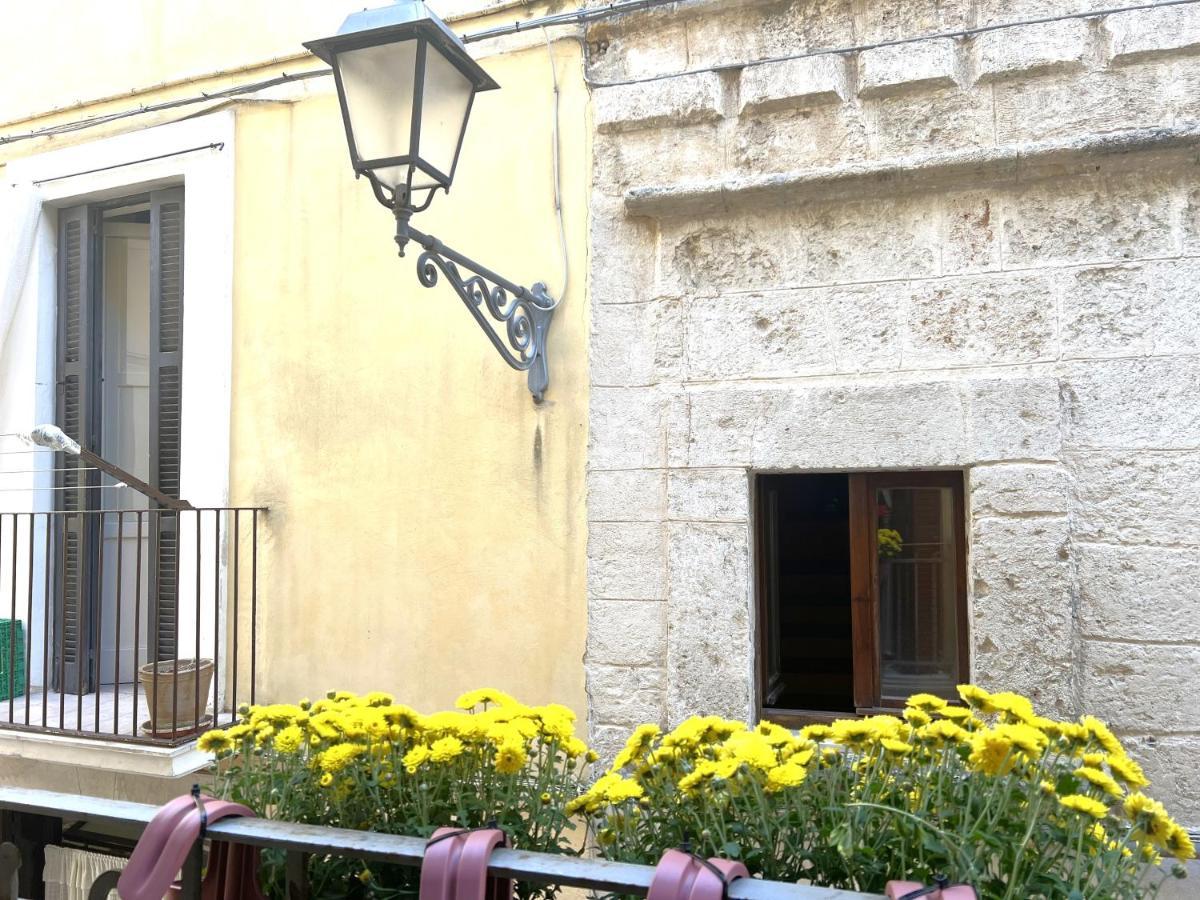 Palazzo Barone,Nel Cuore Del Borgo Antico. Apartment Bari Luaran gambar
