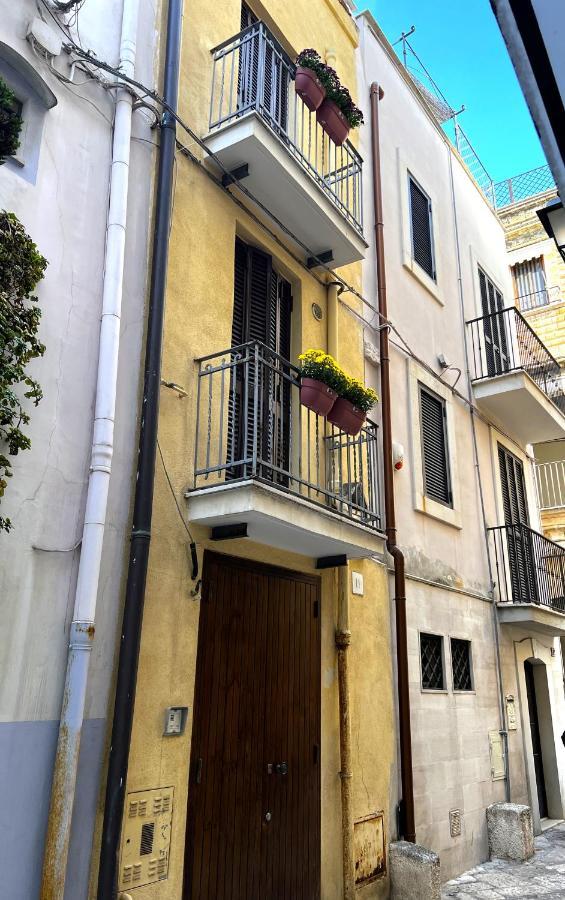 Palazzo Barone,Nel Cuore Del Borgo Antico. Apartment Bari Luaran gambar