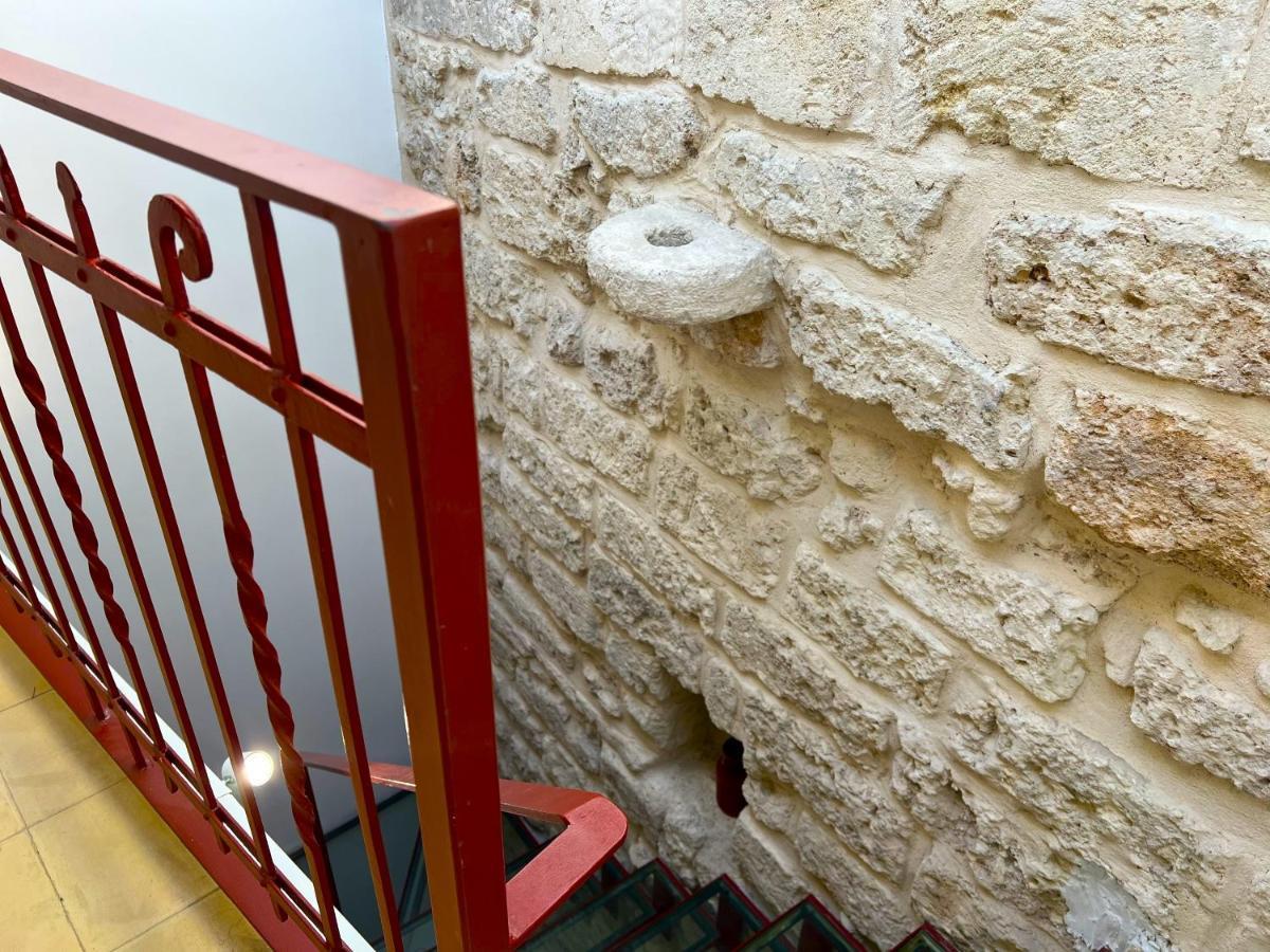 Palazzo Barone,Nel Cuore Del Borgo Antico. Apartment Bari Luaran gambar